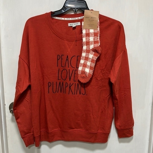 NWT! RAE DUNN PEACE LOVE PUMPKINS BURNT ORANGE BRUSHED SWEATSHIRT W/ FUZZY SOCKS - Picture 1 of 11